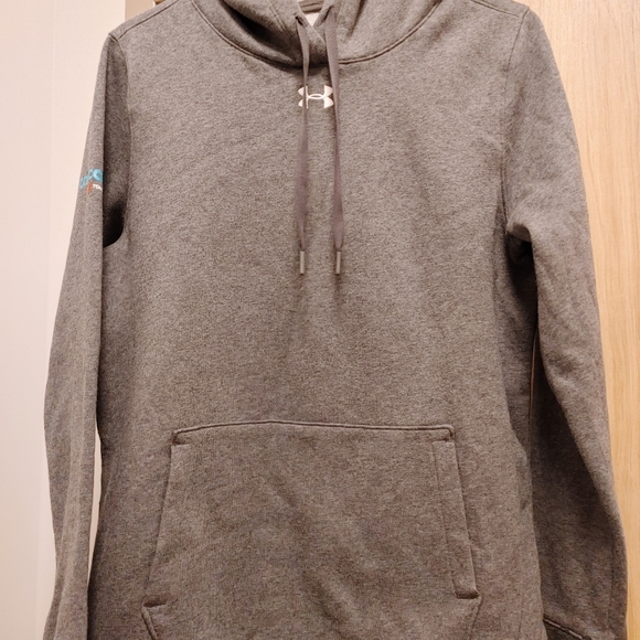 Woman's Grey under armor Medium pullover hoodie - Picture 1 of 4